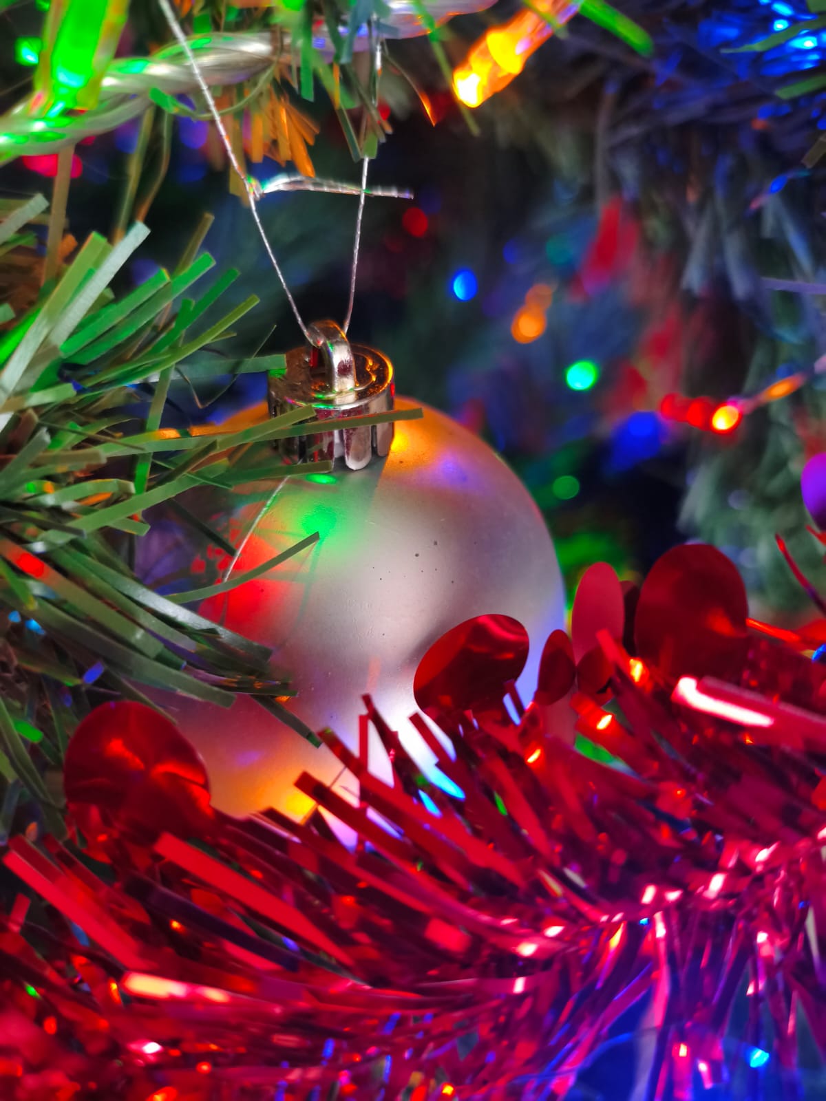 boule de noel et déco couleurs chaudes