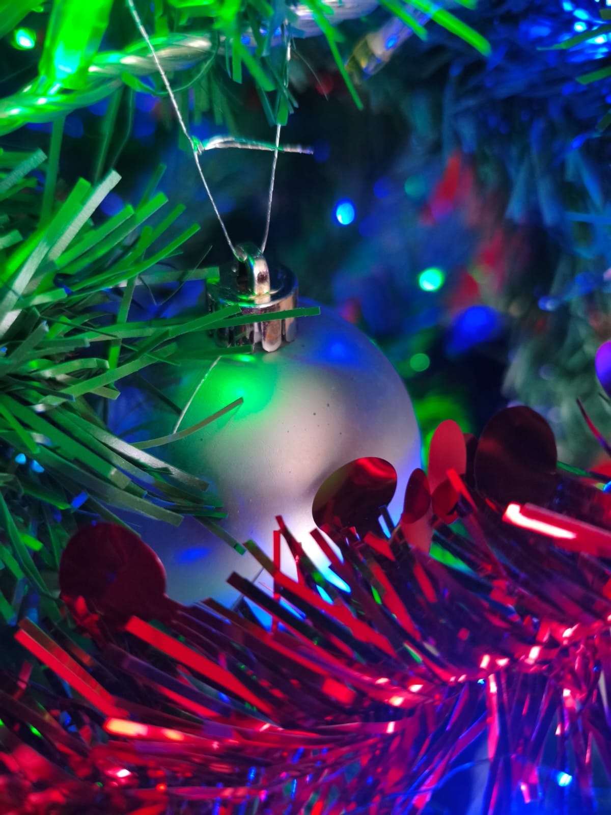 boule de noel et déco couleurs froides